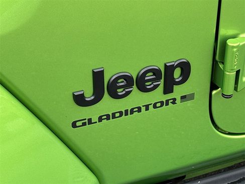New 2025 Jeep Gladiator High Tide image 30
