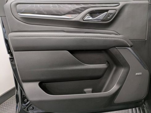 Used 2023 GMC Yukon Denali w/ Denali Reserve Package image 8