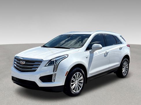 Used 2018 Cadillac XT5 Luxury w/ Driver Awareness Package image 3