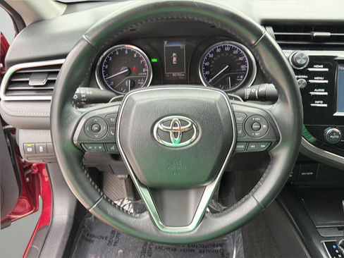 Used 2018 Toyota Camry SE w/ Convenience Package FWD image 15