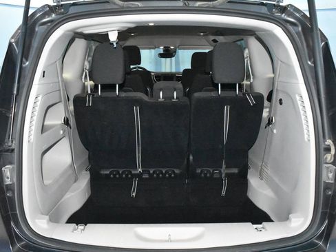 Used 2023 Chrysler Voyager LX FWD image 27