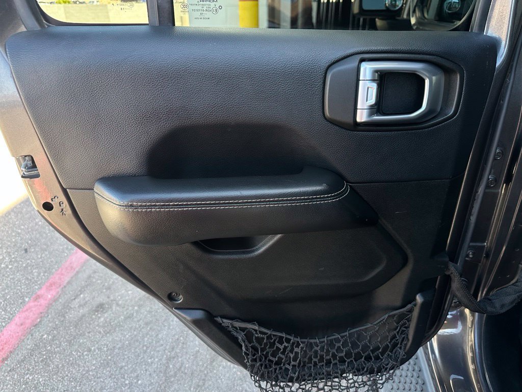 Used 2018 Jeep Wrangler Unlimited Sahara AWD/4WD image 36