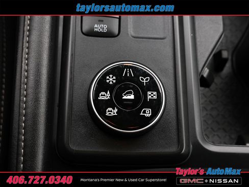 Used 2024 Nissan Pathfinder S image 21