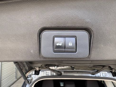 Used 2024 Nissan Rogue SV FWD image 15
