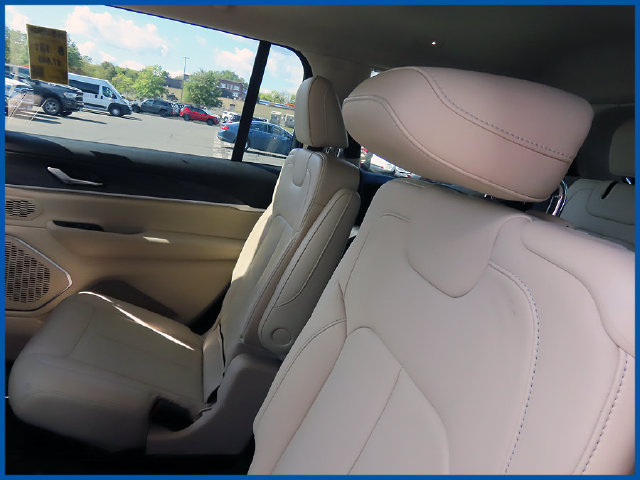 Used 2022 Jeep Grand Cherokee L Limited AWD/4WD image 11