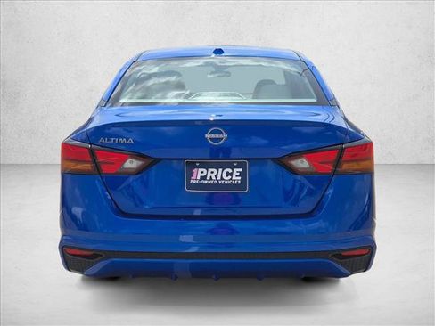 Used 2025 Nissan Altima 2.5 SV FWD image 7