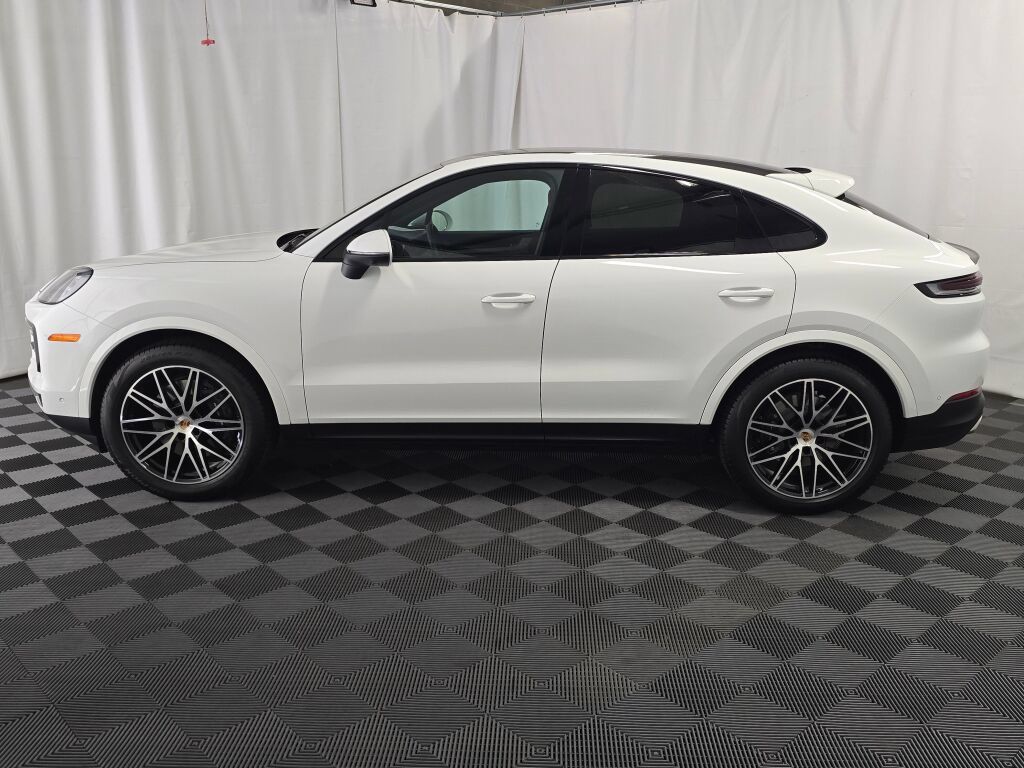 Certified 2026 Porsche Cayenne Coupe AWD/4WD image 2