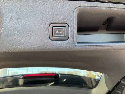 Used 2020 GMC Terrain SLT w/ Preferred Package image 18