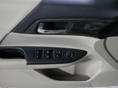 Used 2017 Honda Accord EX image 19