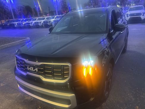 Used 2024 Kia Telluride S image 2