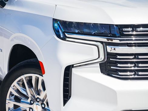 Used 2024 Chevrolet Tahoe Premier AWD/4WD image 3