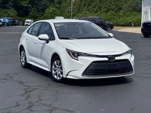 Used 2024 Toyota Corolla LE FWD image 1