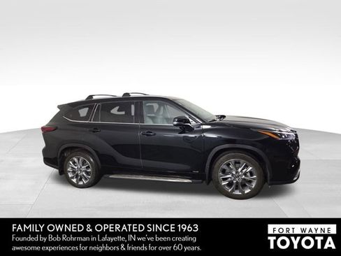 Used 2024 Toyota Highlander Limited image 5