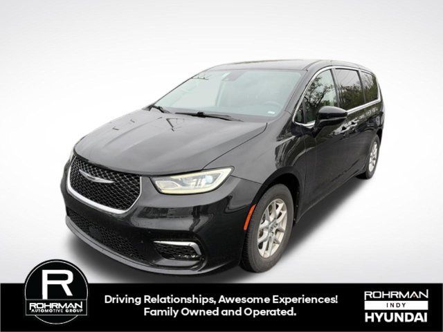 Used 2024 Chrysler Pacifica Touring-L FWD image 1