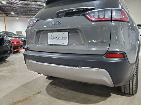 Used 2020 Jeep Cherokee Limited w/ Luxury Group FWD image 47