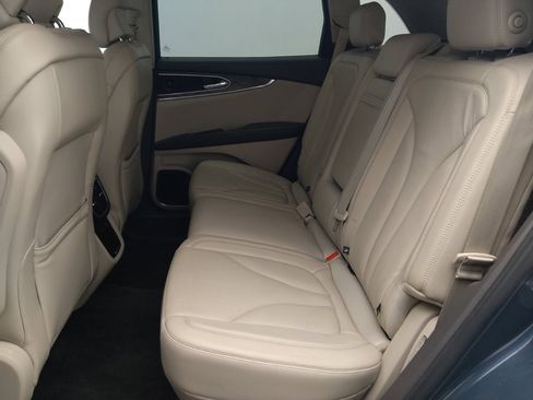 Used 2016 Lincoln MKX Reserve w/ Technology Package FWD image 18