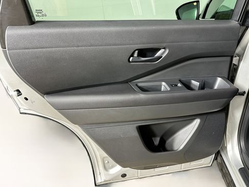 Used 2025 Nissan Pathfinder SV image 25