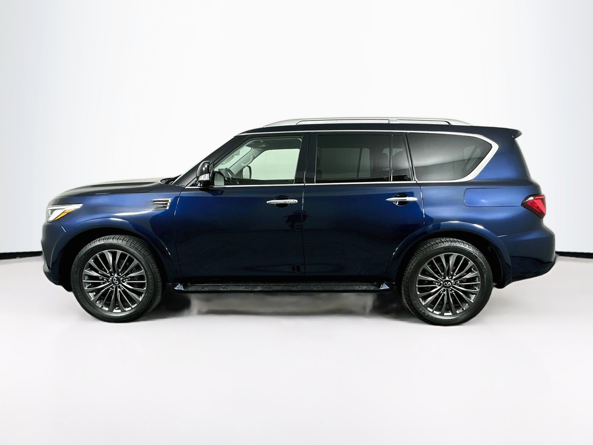 Used 2023 INFINITI QX80 Premium Select w/ Cargo Package AWD/4WD image 4