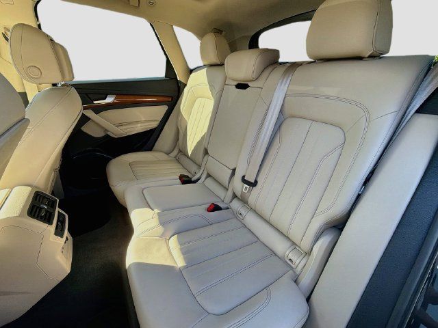 Used 2022 Audi Q5 2.0T Premium Plus w/ Premium Plus Package AWD/4WD image 10
