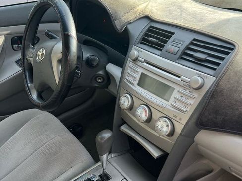 Used 2010 Toyota Camry SE FWD image 8
