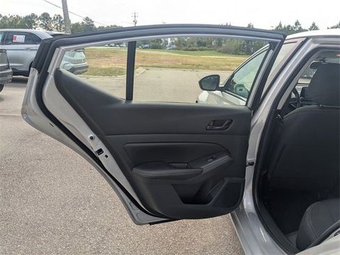 Used 2024 Nissan Altima 2.5 SV image 23