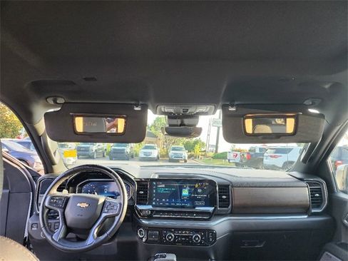 Used 2024 Chevrolet Silverado 1500 High Country w/ Technology Package image 32