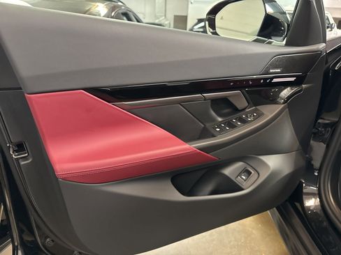 Used 2025 BMW 530i image 9