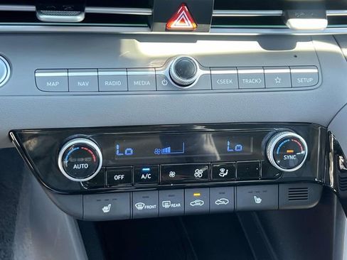 Certified 2025 Hyundai Elantra SEL FWD image 29