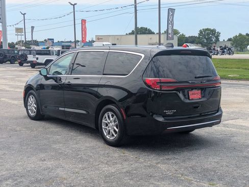 New 2027 Chrysler Pacifica Select FWD image 5