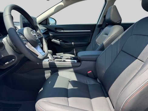 Certified 2025 Nissan Altima 2.5 SR w/ SR Premium Package FWD image 14