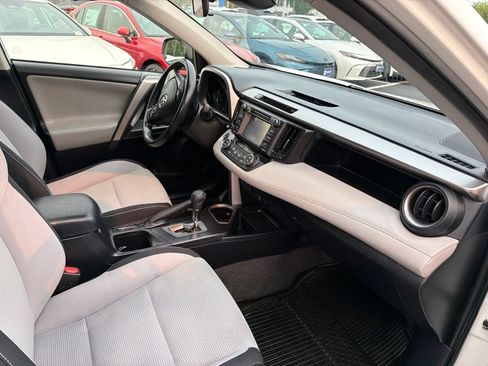 Used 2018 Toyota RAV4 XLE AWD/4WD image 10
