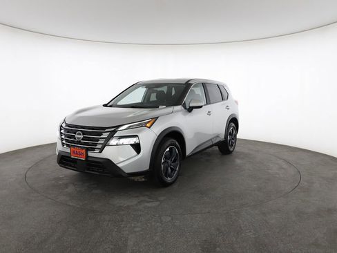 Used 2025 Nissan Rogue SV image 5