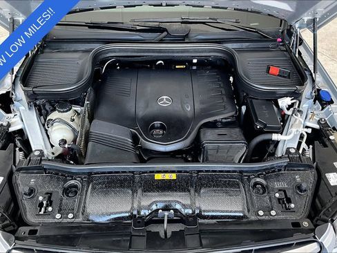 Used 2025 Mercedes-Benz GLS 450 4MATIC image 11