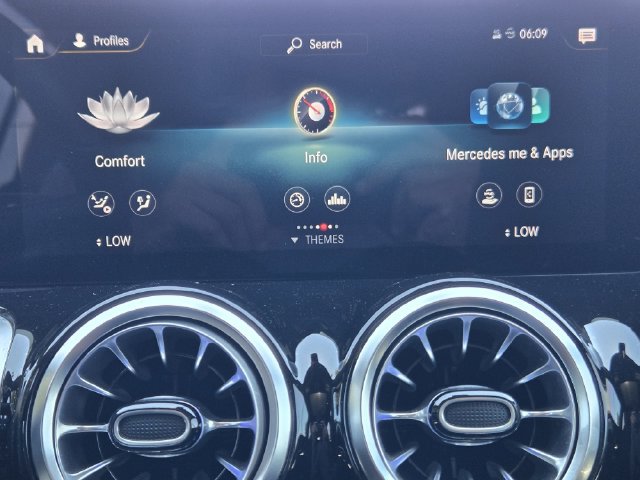 Used 2023 Mercedes-Benz GLB 250 w/ AMG Line image 10