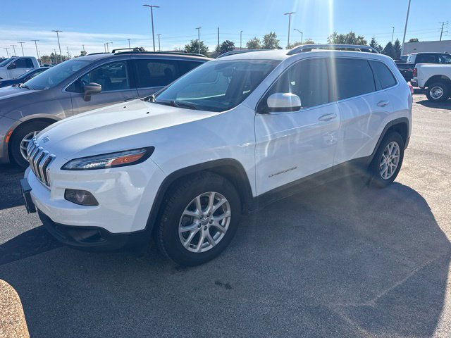 Used 2018 Jeep Cherokee Latitude w/ Cold Weather Group FWD image 4