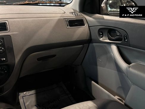 Used 2005 Ford Focus SE FWD image 7