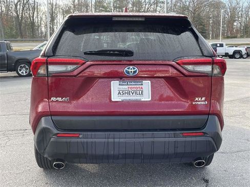 Used 2021 Toyota RAV4 XLE w/ XLE Grade Weather Package image 4