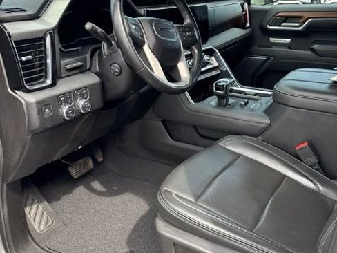 Used 2023 GMC Sierra 1500 Denali w/ Technology Package AWD/4WD image 3