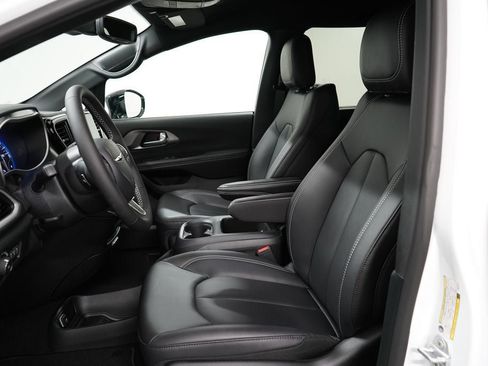 New 2026 Chrysler Pacifica Select FWD image 17