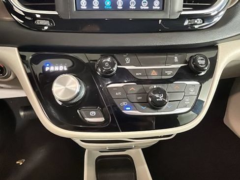 Used 2021 Chrysler Voyager Lxi FWD image 21