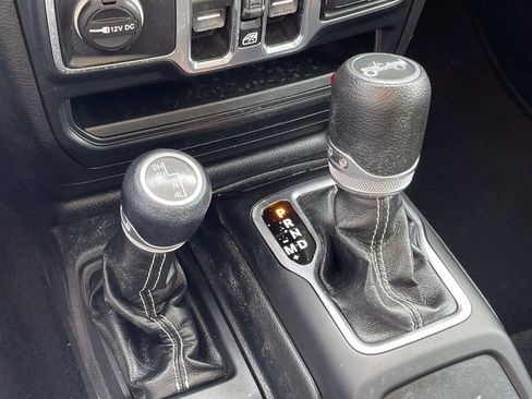 Used 2019 Jeep Wrangler Unlimited Sahara image 28