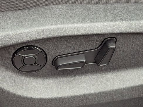 New 2026 Volkswagen Tiguan SE image 27