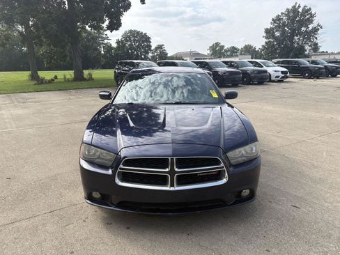 Used 2013 Dodge Charger SXT RWD image 3