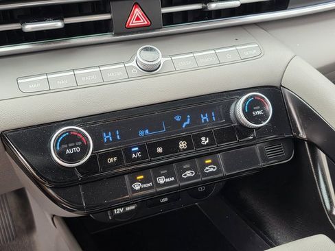 Certified 2024 Hyundai Elantra SEL image 28