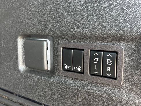 Used 2024 Chevrolet Suburban Z71 w/ Luxury Package AWD/4WD image 37