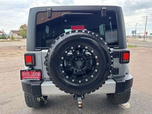 Used 2014 Jeep Wrangler Unlimited Sahara w/ Connectivity Group AWD/4WD image 5