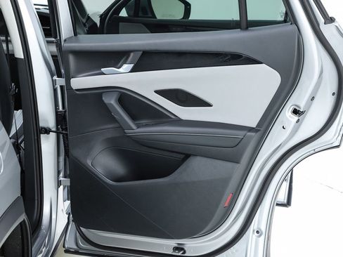 New 2026 Volkswagen Tiguan SE image 30