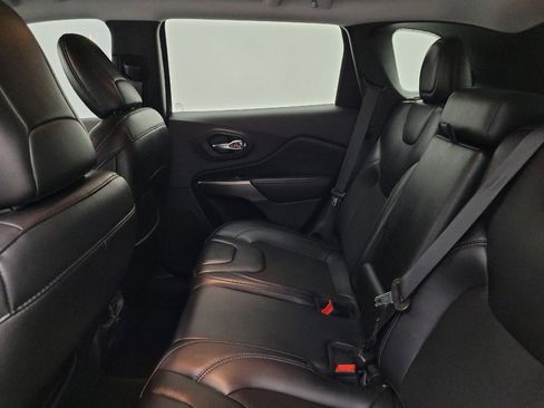 Used 2019 Jeep Cherokee Latitude Plus image 18