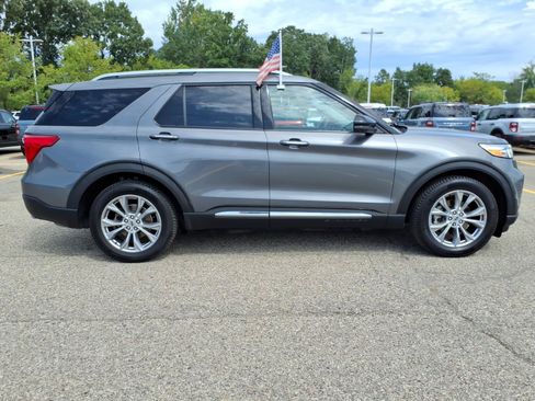 Used 2021 Ford Explorer Limited w/ Equipment Group 301A AWD/4WD image 9
