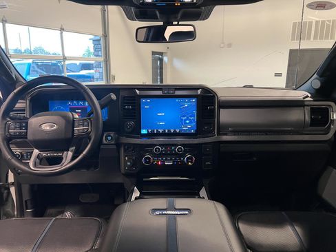 Used 2025 Ford F350 Platinum w/ FX4 Off-Road Package AWD/4WD image 31